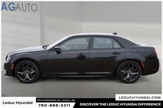 2022 Chrysler 300 Touring L in Leduc, Alberta - 6 - w320h240px