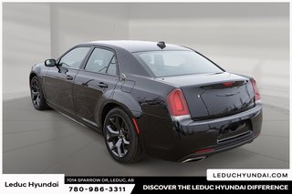 2022 Chrysler 300 Touring L in Leduc, Alberta - 4 - w320h240px