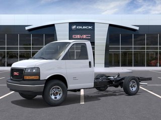 GMC Savana Cutaway 3500  2025 à Mont-Tremblant, Québec - 2 - w320h240px