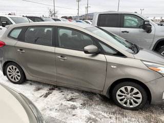 Kia Rondo  2014 à Mont-Tremblant, Québec - 2 - w320h240px