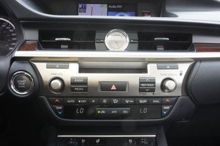 2013 Lexus ES 350 LEATHER & NAV|H/V FRONT SEATS|MOONROOF|H/STEERING in Ajax, Ontario at Lexus of Lakeridge - 6 - w320h240px