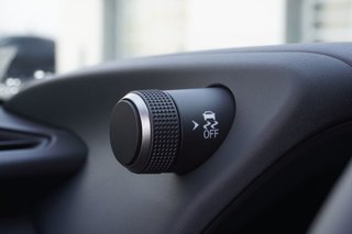 2025 Lexus UX 300h LUXURY|12.3 DISPLAY|NAVI|HUD|WIRELESS|SUNROOF in Ajax, Ontario at Lexus of Lakeridge - 4 - w320h240px