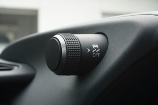 2025 Lexus UX 300h LUXURY|WIRELESS|MOONROOF|H/V SEATS|DASH CAM in Ajax, Ontario at Lexus of Lakeridge - 4 - w320h240px
