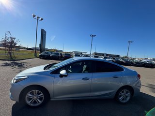 2017  Cruze LT in Lloydminster, Saskatchewan - 4 - w320h240px