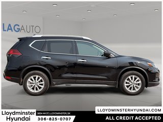 2020 Nissan Rogue SV in Lloydminster, Saskatchewan - 4 - w320h240px