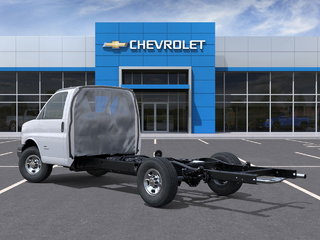 2025 Chevrolet EXPRESS CUTAWAY 3500 in Saint-Hyacinthe, Quebec - 3 - w320h240px