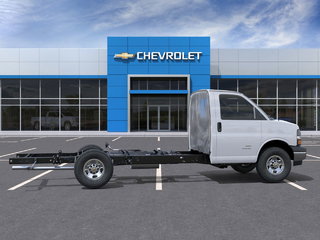 2025 Chevrolet EXPRESS CUTAWAY 3500 in Saint-Hyacinthe, Quebec - 5 - w320h240px