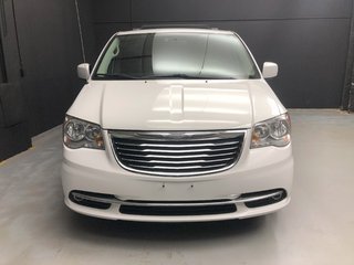 2016 Chrysler Town & Country Touring w-Leather > Selling AS IS, AS TRADED