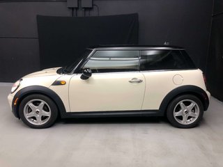 2010 MINI Cooper Hardtop 2 Door Auto - Incl. Winter tires - Low Kms!