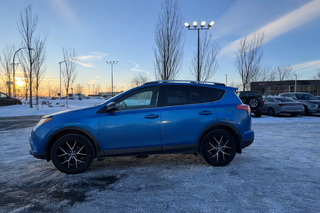 Toyota RAV4 SE AWD 8 PNEUS CUIR TOIT CAMÉRA RECUL 2016 à Boucherville, Québec - 5 - w320h240px