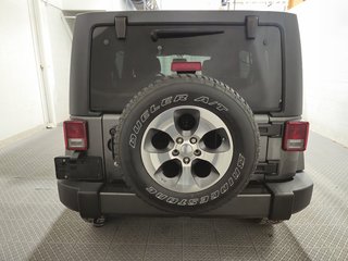 Jeep Wrangler Unlimited Sahara Toit Dure Navigation Sièges Chauffants 2017 à Terrebonne, Québec - 6 - w320h240px