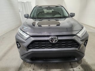 Toyota RAV4 XLE AWD toit ouvrant sièges chauffants 2022 à Terrebonne, Québec - 2 - w320h240px