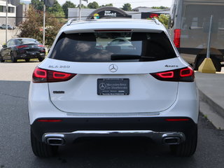 Mercedes-Benz GLA 250 4MATIC SUV 2023