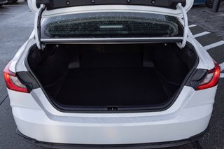 2025 Toyota Camry Hybrid SE FWD in Kamloops, British Columbia - 5 - w320h240px