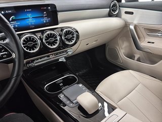 Mercedes-Benz CLA  2023 à Québec, Québec - 14 - w320h240px