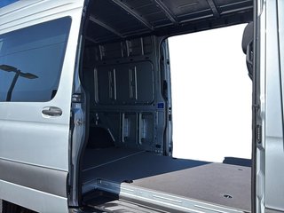 2025 Mercedes-Benz Sprinter Cargo Van in Quebec, Quebec - 7 - w320h240px
