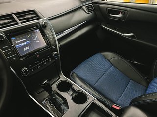 2016 Toyota Camry in Quebec, Quebec - 11 - w320h240px