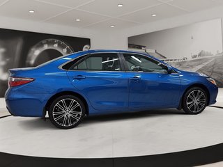 2016 Toyota Camry in Quebec, Quebec - 4 - w320h240px