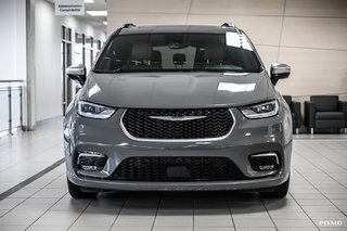 2023 Chrysler Pacifica Hybrid in Brossard, Quebec - 2 - w320h240px
