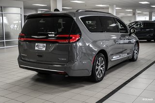 2023 Chrysler Pacifica Hybrid in Brossard, Quebec - 6 - w320h240px