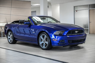 2013 Ford Mustang convertible in Brossard, Quebec - 4 - w320h240px