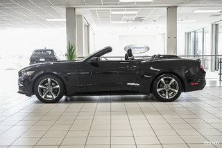 2017 Ford Mustang convertible in Brossard, Quebec - 4 - w320h240px