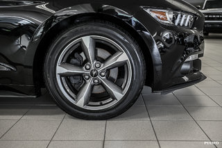 2017 Ford Mustang convertible in Brossard, Quebec - 6 - w320h240px