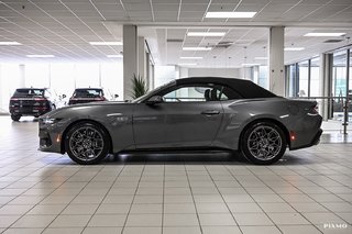 2025 Ford Mustang convertible in Brossard, Quebec - 2 - w320h240px