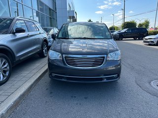 Chrysler Town & Country  2016 à Brossard, Québec - 3 - w320h240px