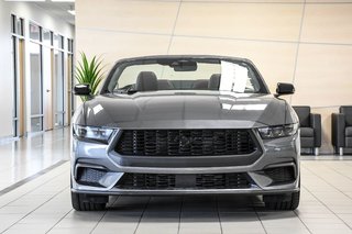 Ford Mustang convertible  2026 à Brossard, Québec - 2 - w320h240px