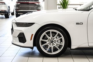 2026 Ford Mustang convertible in Brossard, Quebec - 5 - w320h240px