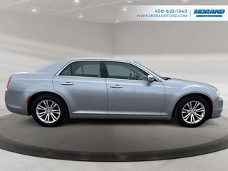 2015 Chrysler 300 C in Sainte-Catherine, Quebec - 4 - w320h240px