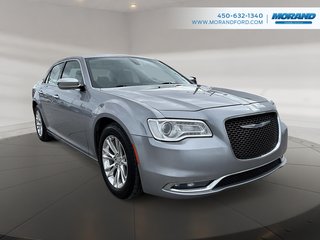 2015 Chrysler 300 C in Sainte-Catherine, Quebec - 3 - w320h240px