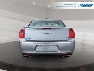 2015 Chrysler 300 C in Sainte-Catherine, Quebec - 6 - w320h240px