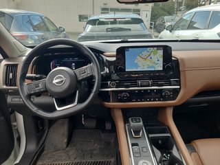 2024 Nissan Pathfinder PLATINUM // 2.99% FINANCING