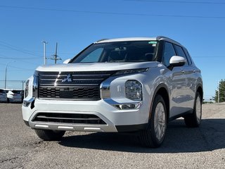 2024  Outlander LE S-AWC...In Stock and Ready to Go! Buy Today! in Whitby, Ontario - 3 - w320h240px