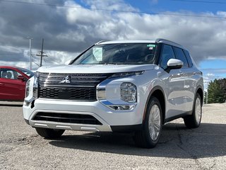 2024  Outlander SE S-AWC...In Stock and Ready to go! Buy Today! in Whitby, Ontario - 3 - w320h240px