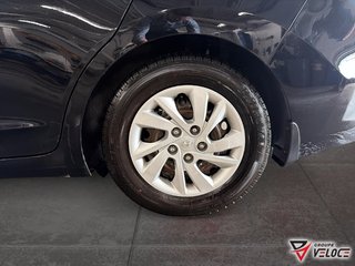2017 Hyundai Elantra 4dr Sdn Auto LE in Riviere-du-Loup, Quebec - 6 - w320h240px