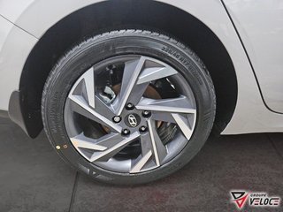 Hyundai Elantra Preferred IVT w-Tech Pkg 2026 à Rivière-du-Loup, Québec - 4 - w320h240px