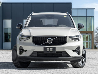 2025 Volvo XC40 B5 AWD Plus Dark Theme  NEARY NEW  CPO 4 Cylinder Engine  AWD