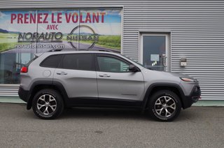 2015  Cherokee Trailhawk AWD in Amos, Quebec - 4 - w320h240px