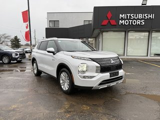 2025 Mitsubishi Outlander PHEV LE   S-AWC   ONE OWNER   CLEAN CARFAX   NAV in Oakville, Ontario - 2 - w320h240px