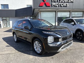 2022 Mitsubishi Outlander SE   S-AWC   7 PASS   PANO   CARPLAY   BLIND SPOT in Oakville, Ontario - 2 - w320h240px