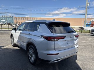 2024 Mitsubishi Outlander LE   S-AWC   RATES AS LOW AS 0.90 %   PANO   NAV in Oakville, Ontario - 6 - w320h240px