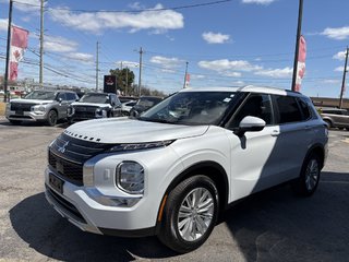 2024 Mitsubishi Outlander LE   S-AWC   RATES AS LOW AS 0.90 %   PANO   NAV in Oakville, Ontario - 4 - w320h240px