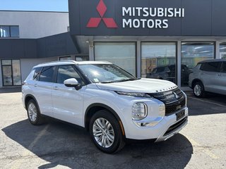 2024 Mitsubishi Outlander LE   S-AWC   RATES AS LOW AS 0.90 %   PANO   NAV in Oakville, Ontario - 2 - w320h240px