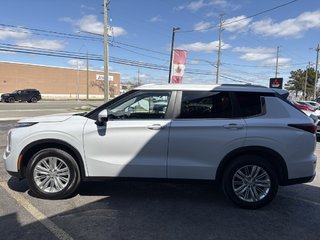 2024 Mitsubishi Outlander LE   S-AWC   RATES AS LOW AS 0.90 %   PANO   NAV in Oakville, Ontario - 5 - w320h240px