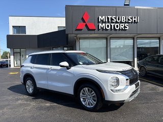 2024 Mitsubishi Outlander SE   S-AWC   7 PASS   PANO   CARPLAY   BLIND SPOT in Oakville, Ontario - 2 - w320h240px