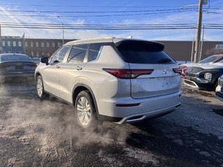 2024 Mitsubishi Outlander SE   S-AWC   7 PASS   PANO   HTD SEATS/STEERING in Oakville, Ontario - 6 - w320h240px