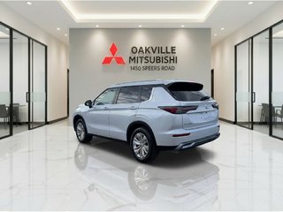 2025 Mitsubishi Outlander SE   S-AWC   7 PASS   PANO   CARPLAY   BLIND SPOT in Oakville, Ontario - 6 - w320h240px